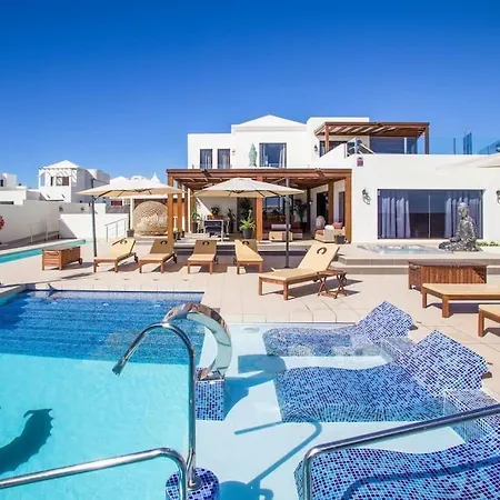 Buddha - By Apricus Holidays Hotel Playa Blanca (Lanzarote)