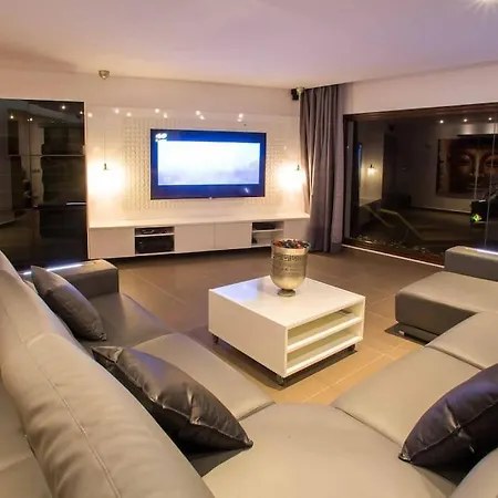 Hotel Buddha - By Apricus Holidays *